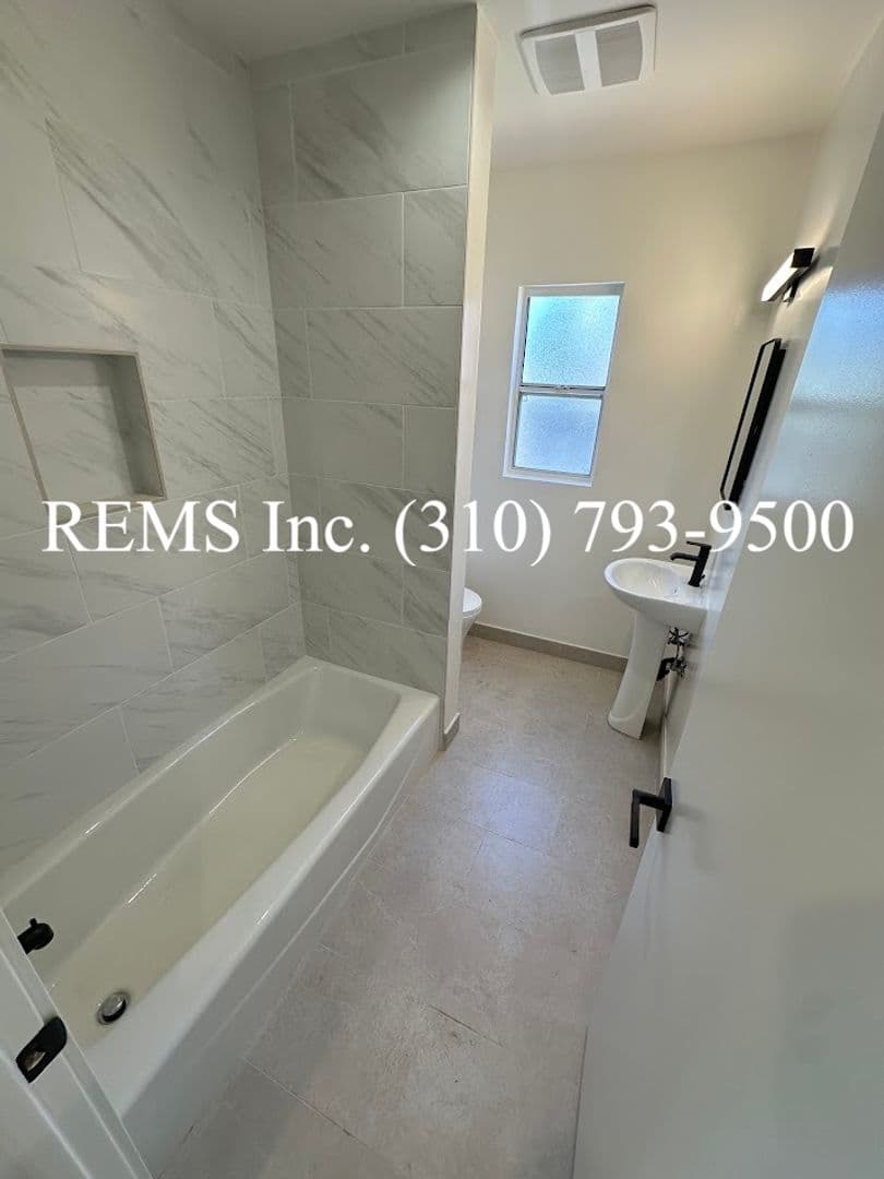 Inglewood Apartment: 806 Austin Ave