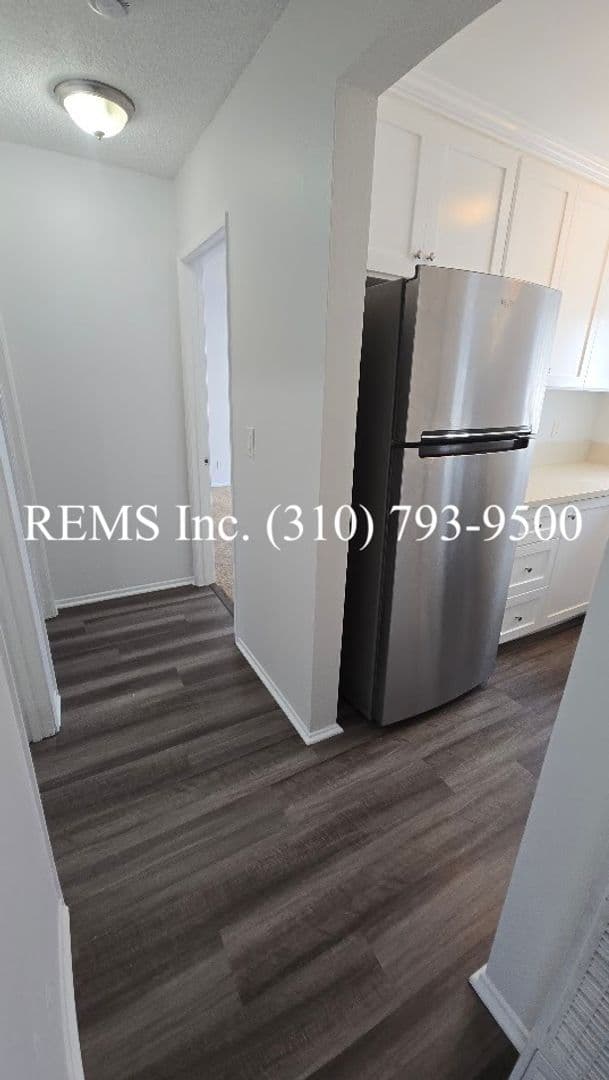 INGLEWOOD Apartment: 223 E. HYDE PARK BLVD