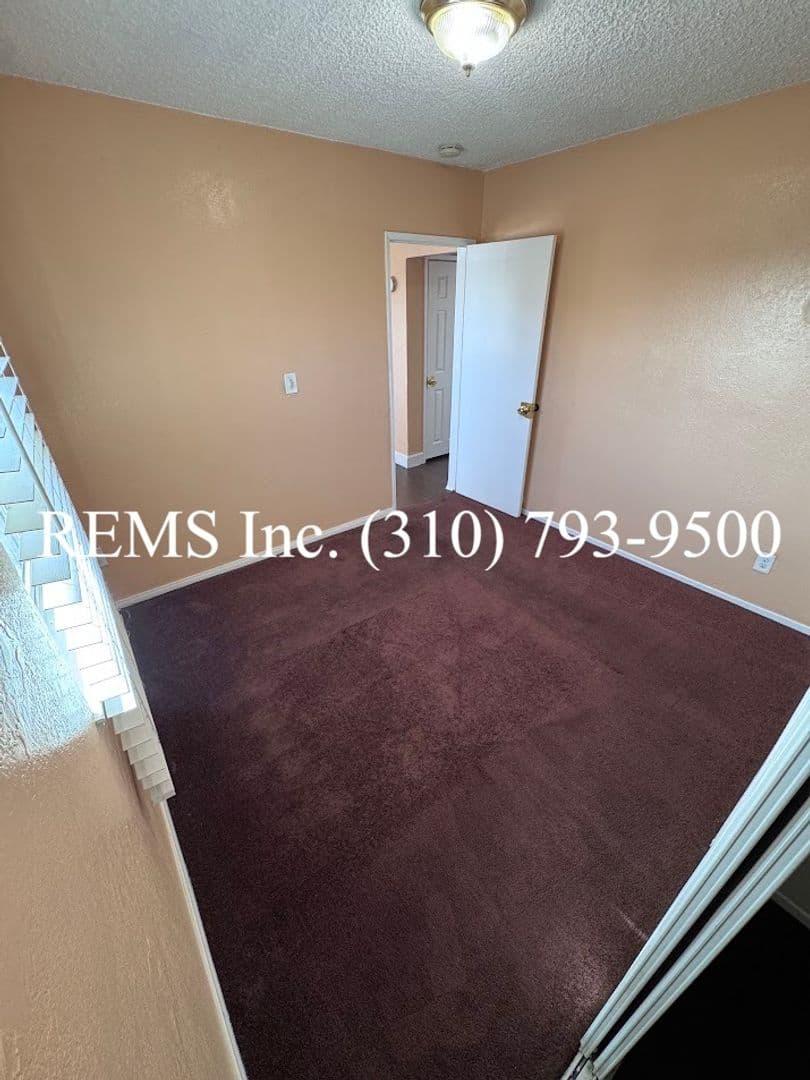 Compton Apartment: 12035 S Willowbrook Ave