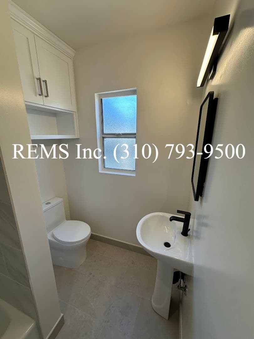 Inglewood Apartment: 806 Austin Ave