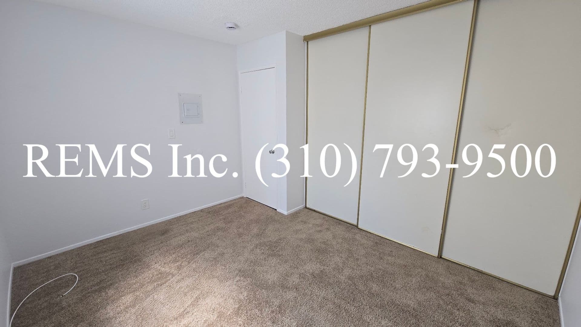 INGLEWOOD Apartment: 223 E. HYDE PARK BLVD