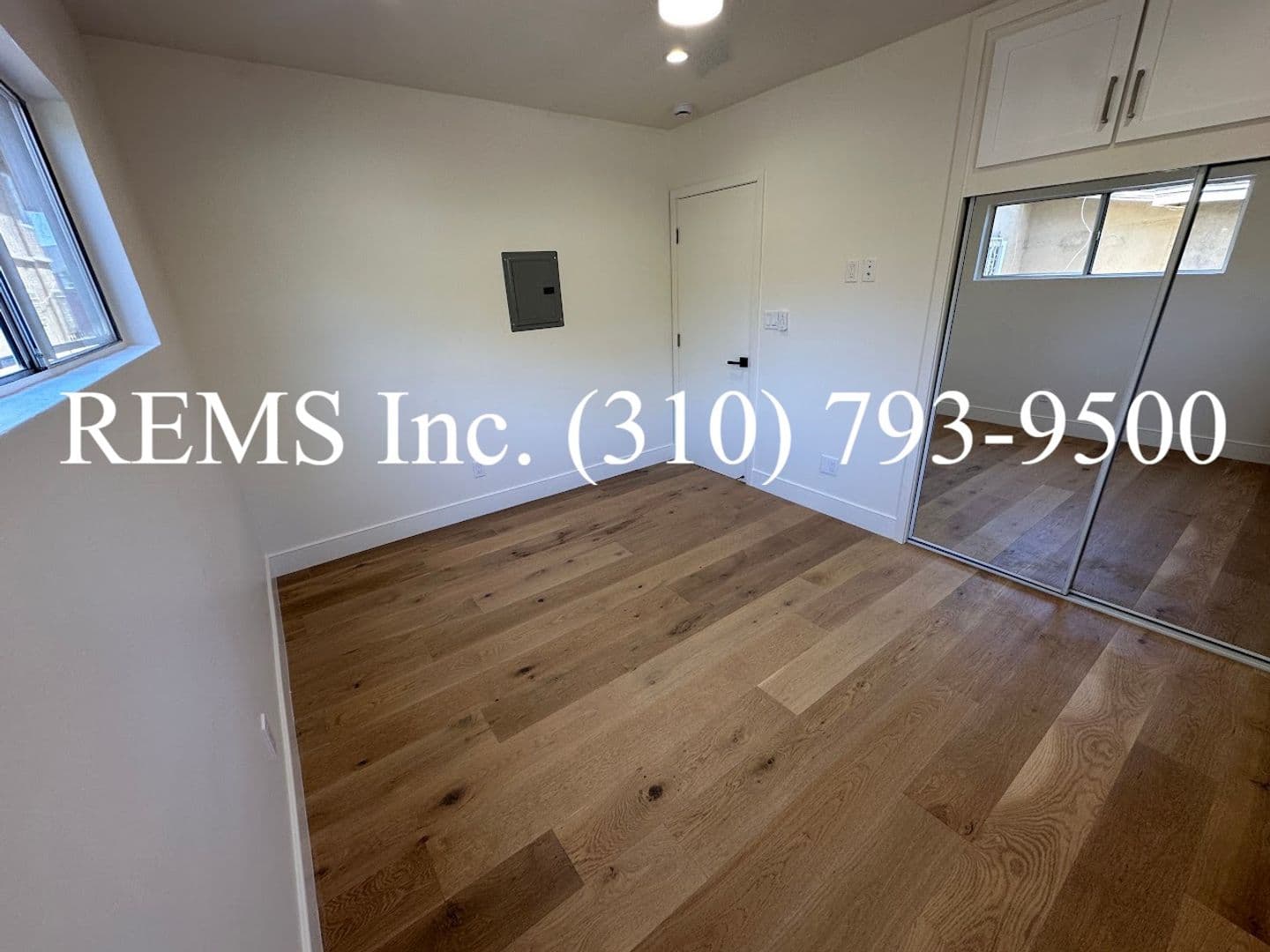 Inglewood Apartment: 806 Austin Ave