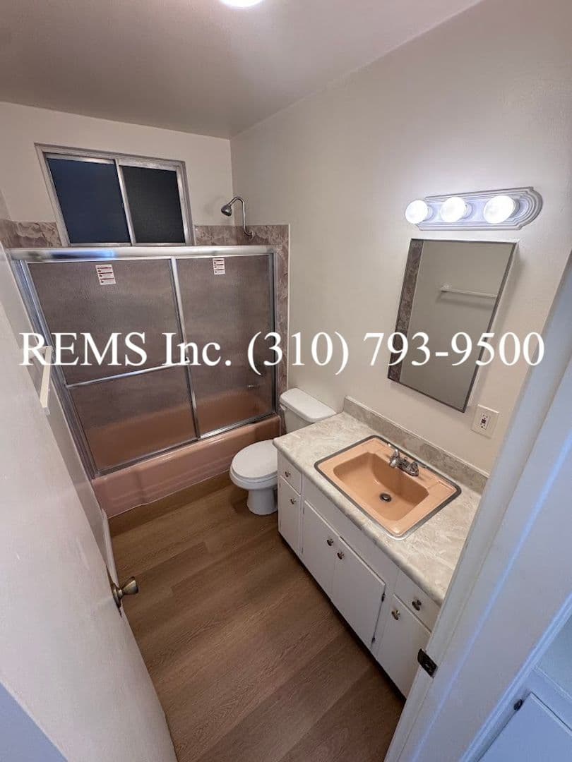 Long Beach Apartment: 2729 E. Spaulding Street