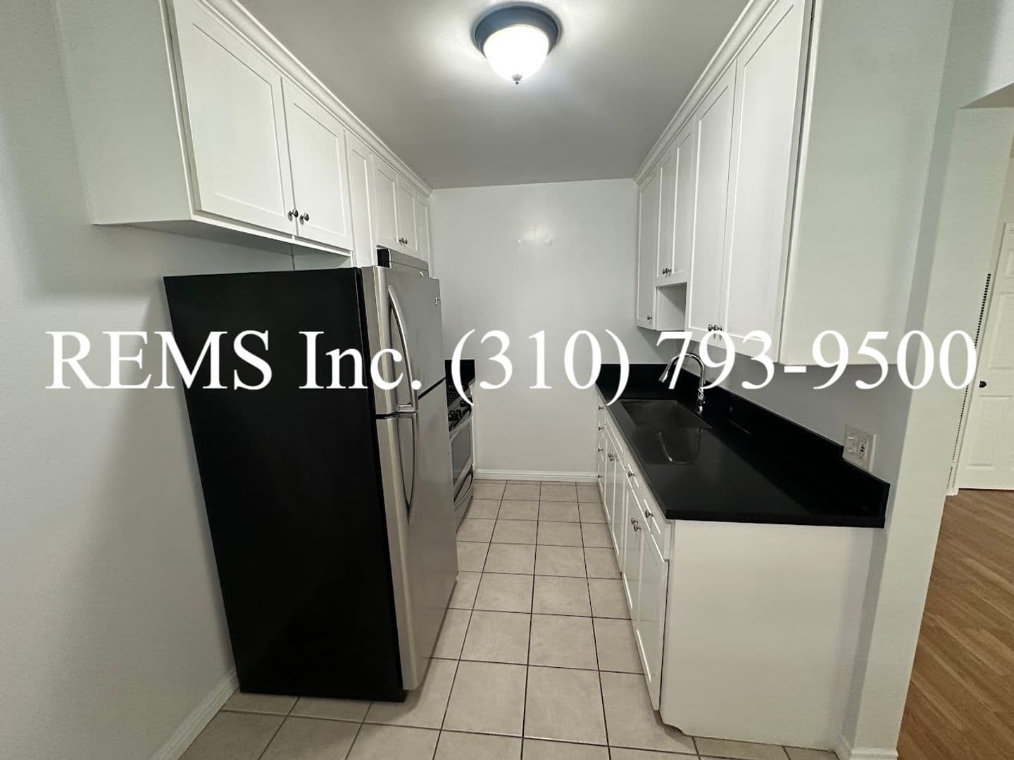 Hermosa Beach Apartment: 907 Manhattan Avenue #1