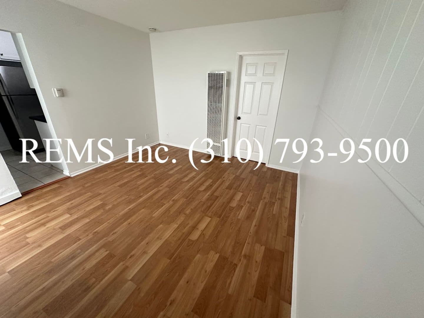 Hermosa Beach Apartment: 907 Manhattan Avenue #1