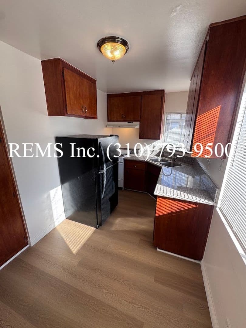 Long Beach Apartment: 2729 E. Spaulding Street