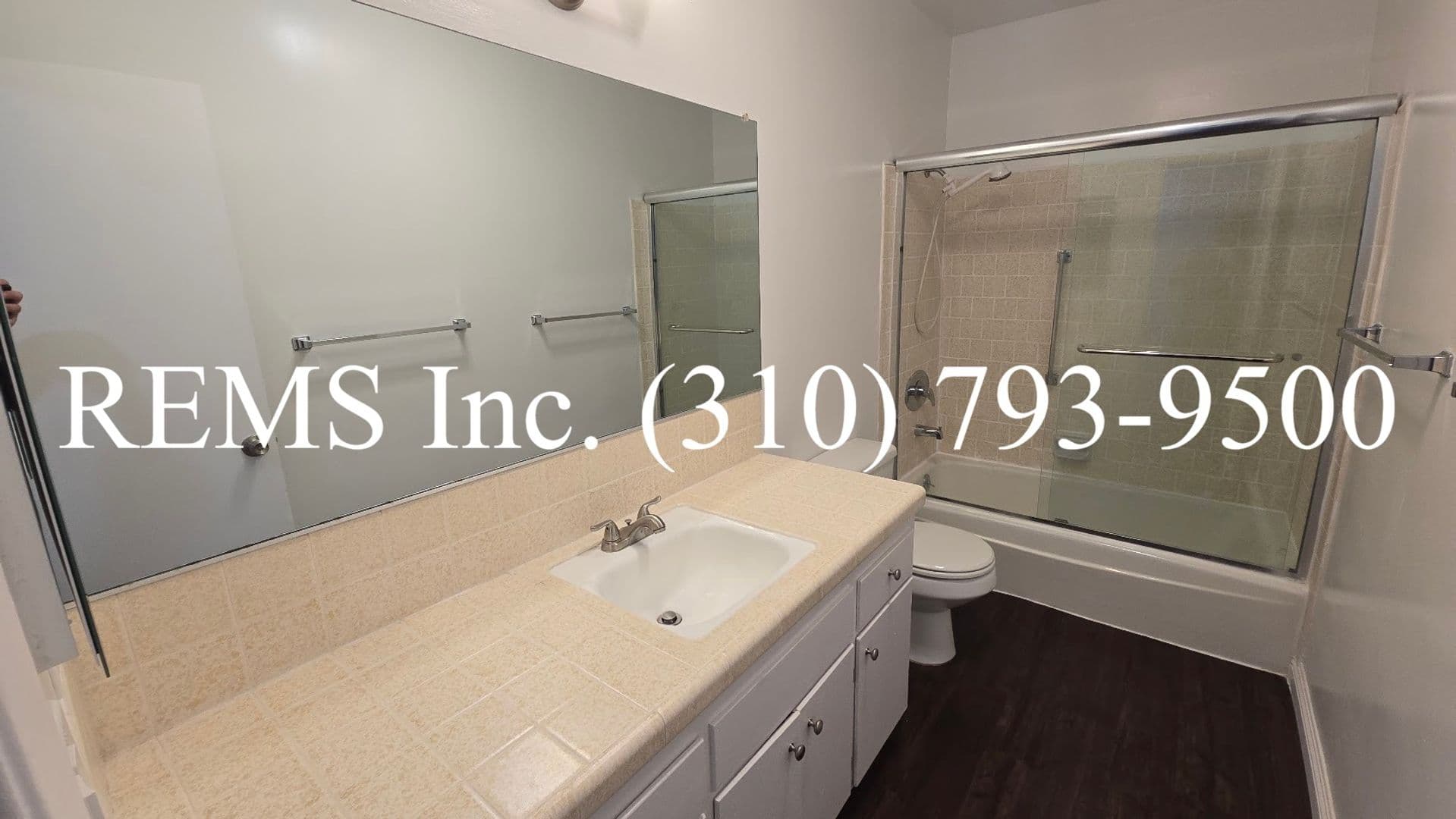 Inglewood Apartment: 533 S Osage Ave