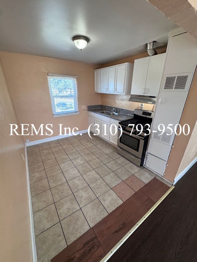 Compton Apartment: 12035 S Willowbrook Ave