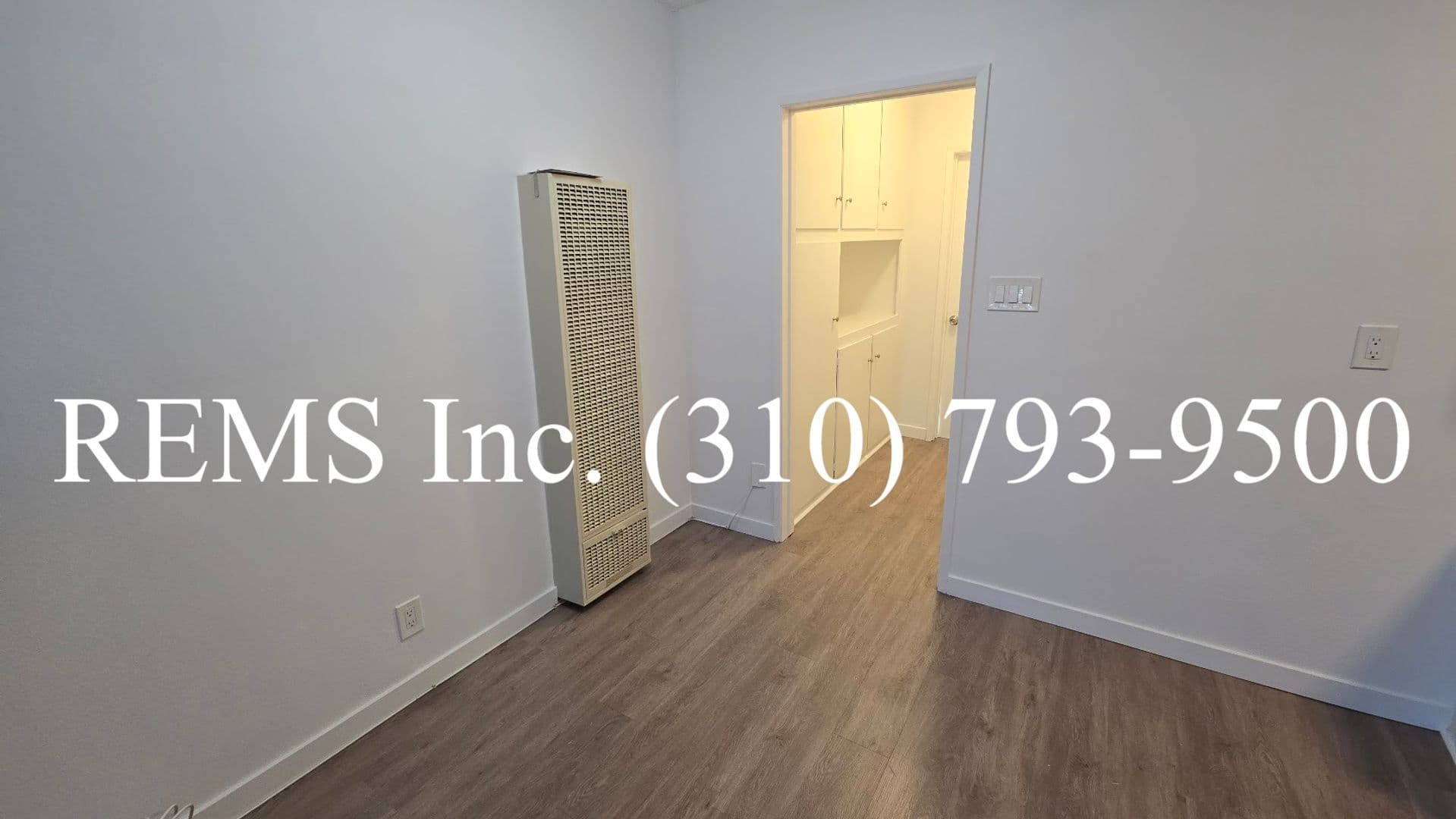 Hawthorne Apartment: 4954 W 119th Street
