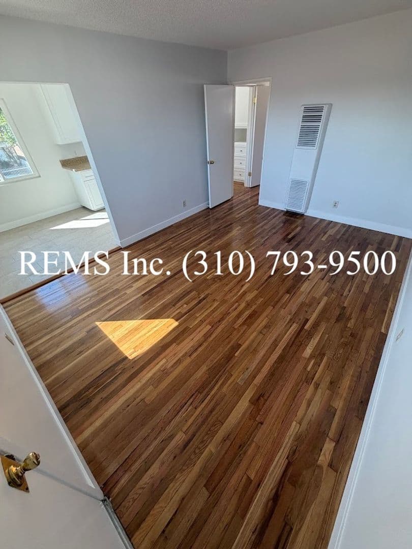 Hawthorne Apartment: 4041 W 139th Street