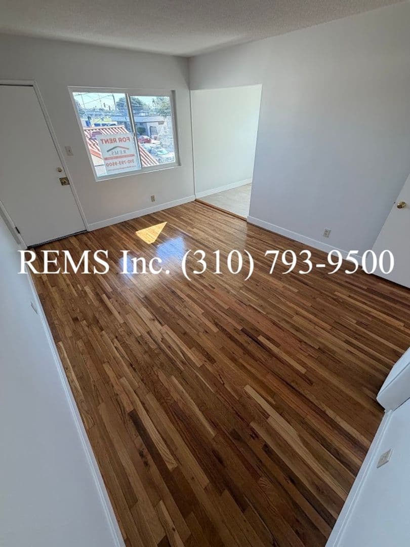Hawthorne Apartment: 4041 W 139th Street