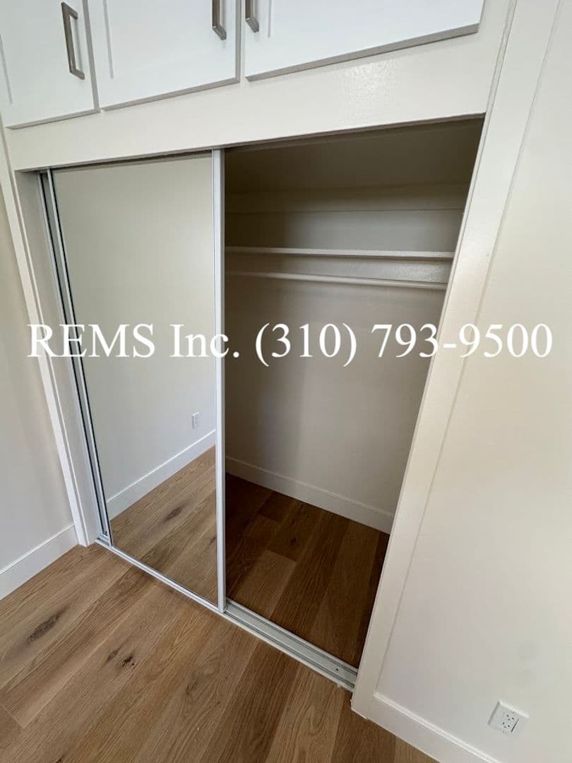 Inglewood Apartment: 806 Austin Ave