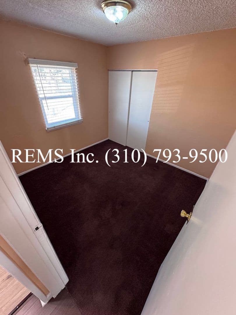 Compton Apartment: 12035 S Willowbrook Ave