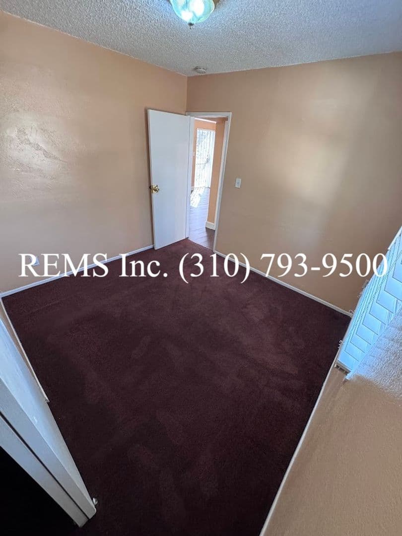 Compton Apartment: 12035 S Willowbrook Ave