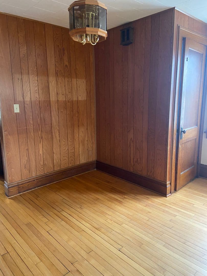 Reesdburg Apartment: 431/437 Clark Street
