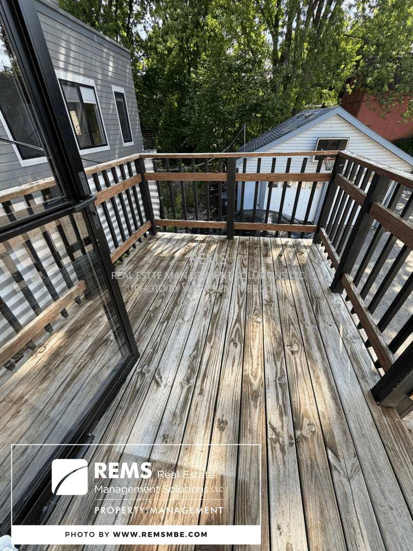 Madison Apartment: 813 Williamson Street