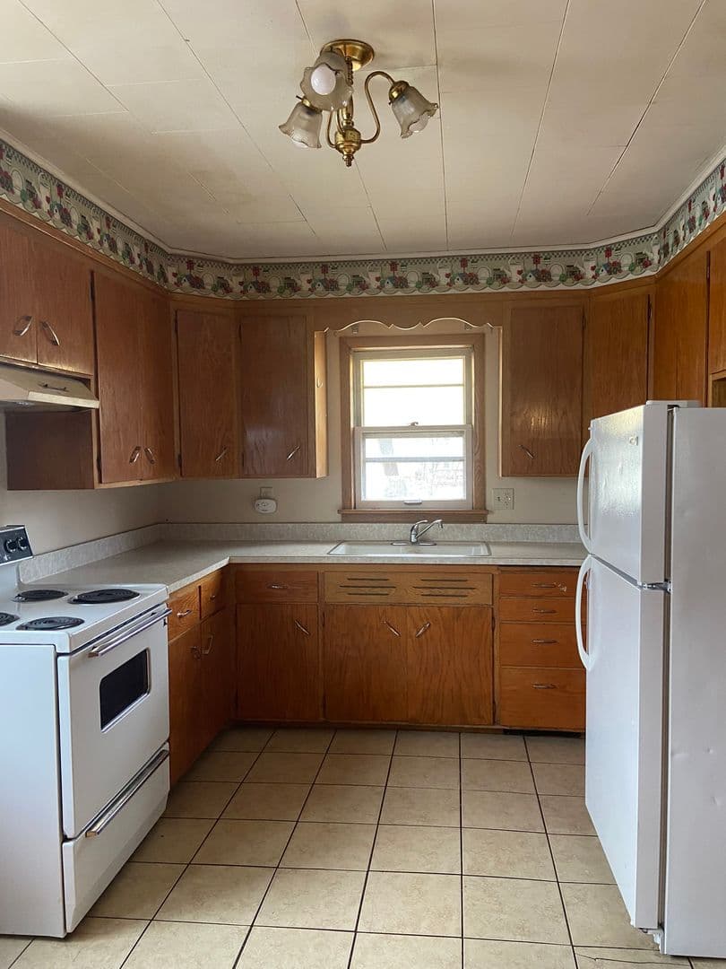 Reesdburg Apartment: 431/437 Clark Street
