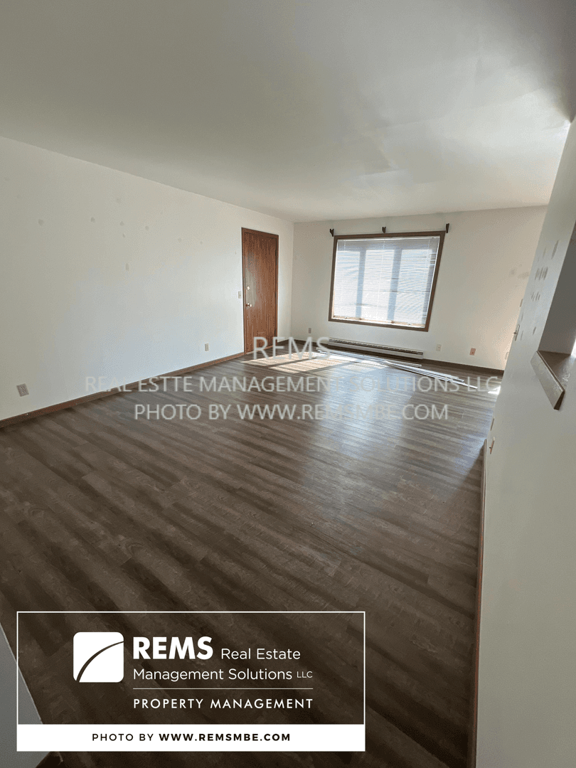 Poynette Apartment: 210 West John Street