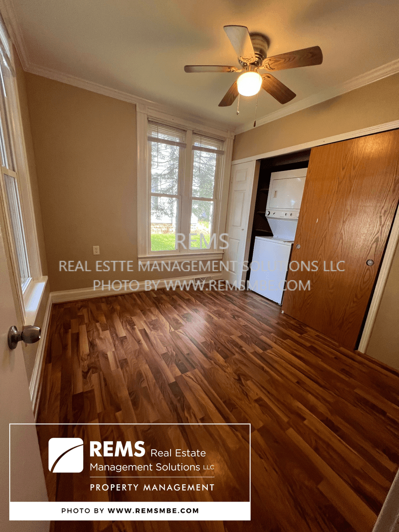 Fox Lake Apartment: 222 Mill St.