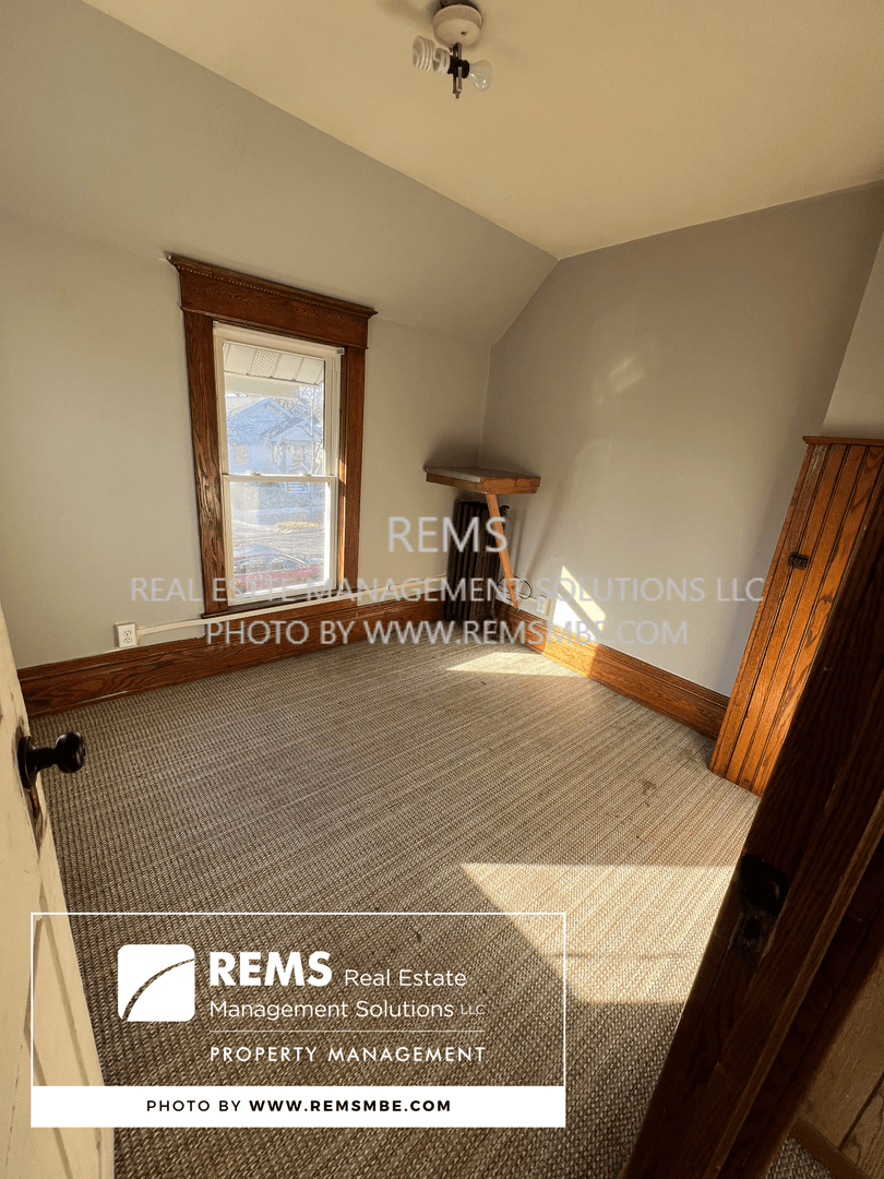 Reedsburg Apartment: 420 N Pine Street