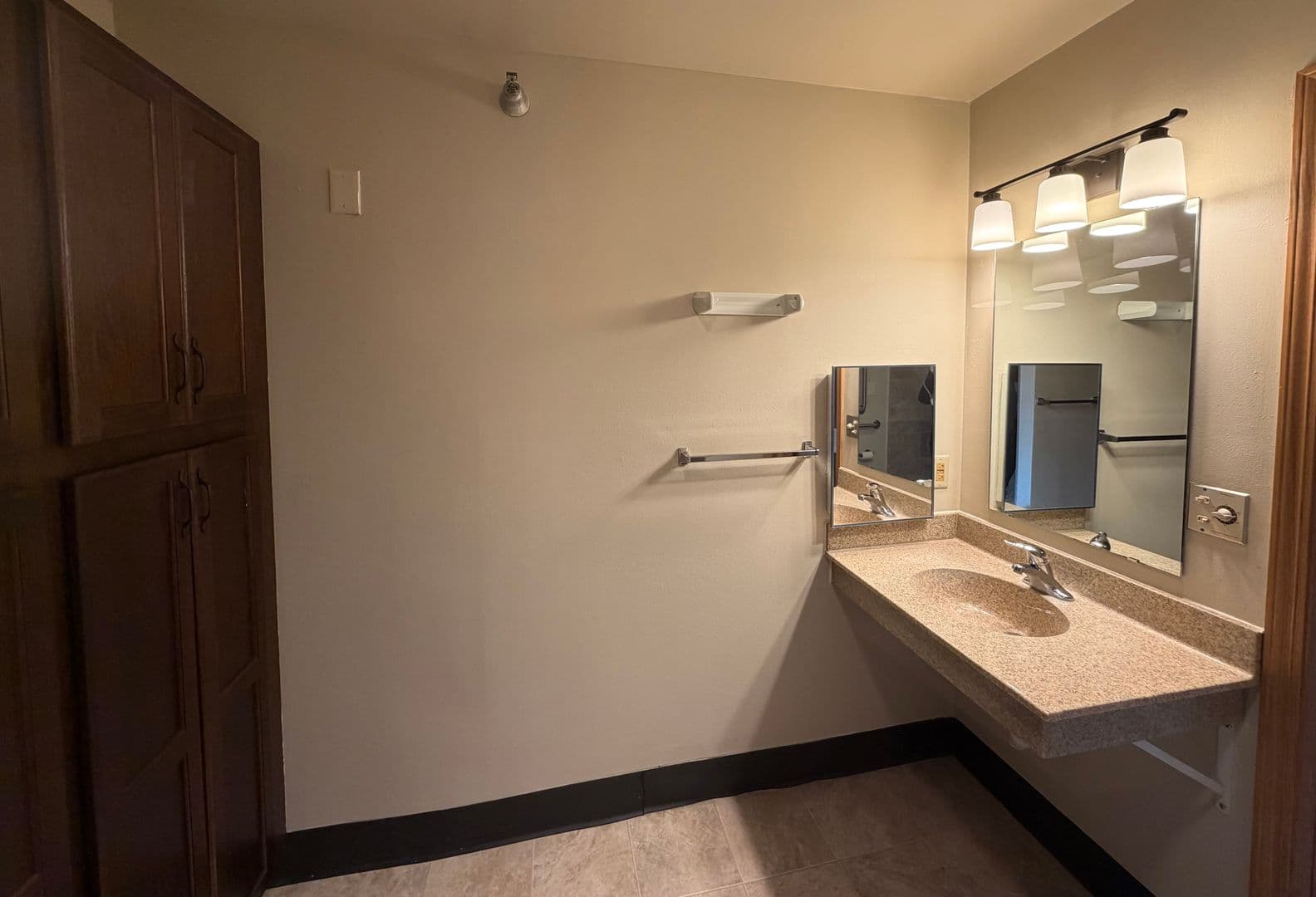 Sun Prairie Apartment: 605 Chase Boulevard