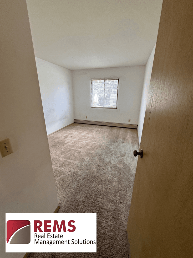Portage Apartment: 517 East Cook Street