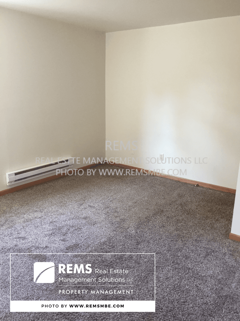 Mauston Apartment: 122 Maine Street