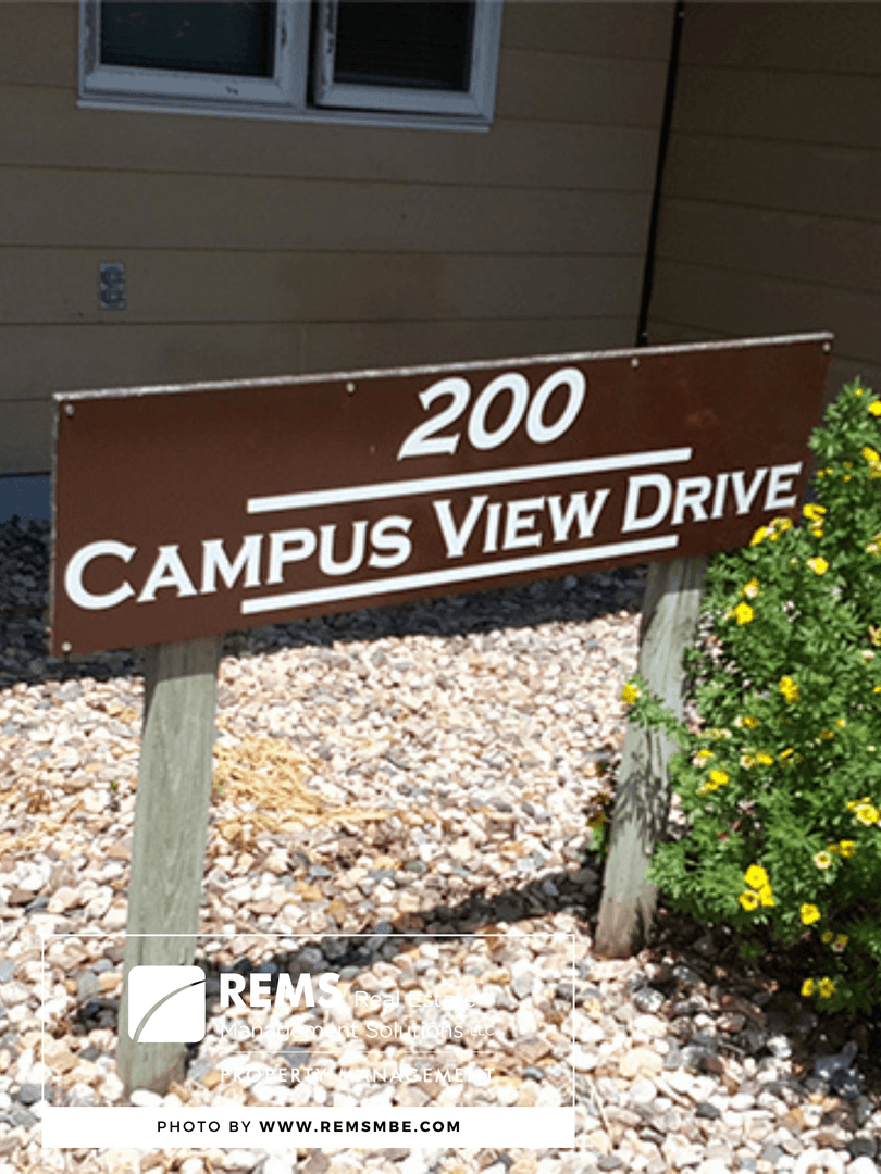 Baraboo Apartment: 200/202 Campus View Drive