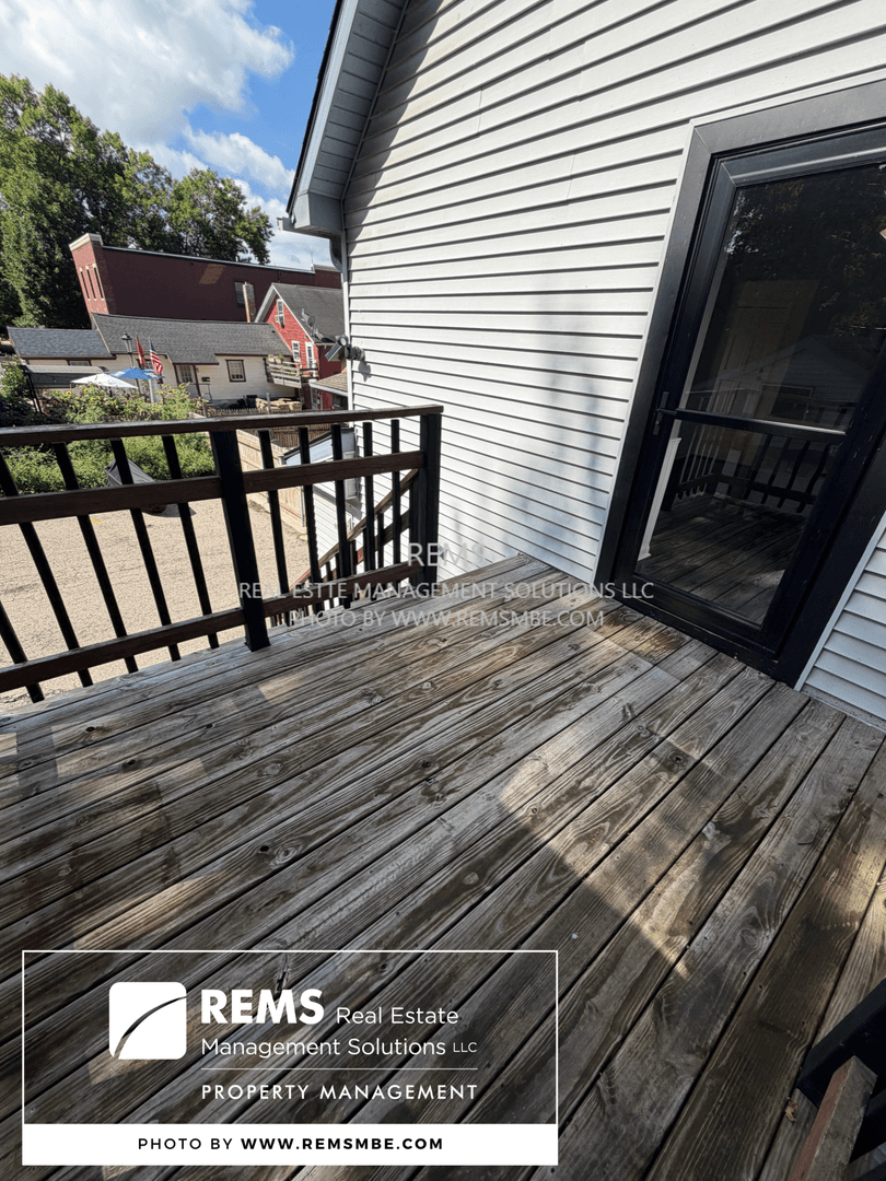 Madison Apartment: 813 Williamson Street