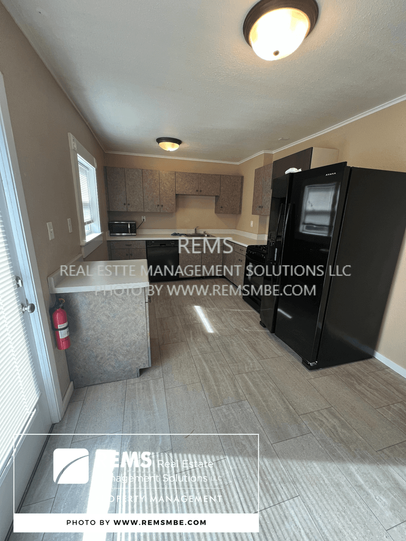 Fox Lake Apartment: 222 Mill St.