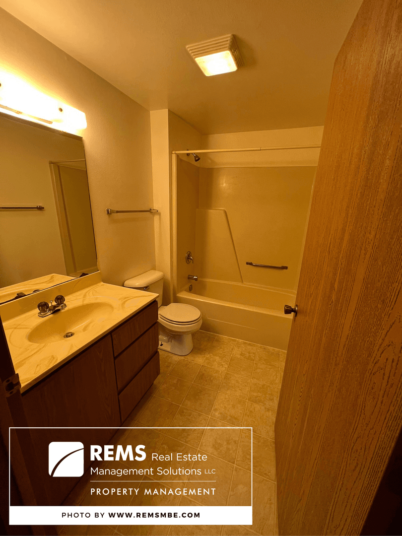 Poynette Apartment: 210 West John Street