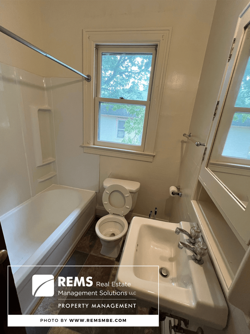 Baraboo Apartment: 407 2nd Street