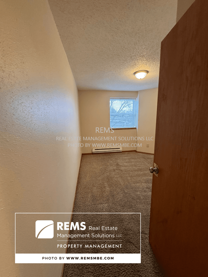 Mauston Apartment: 122 Maine Street