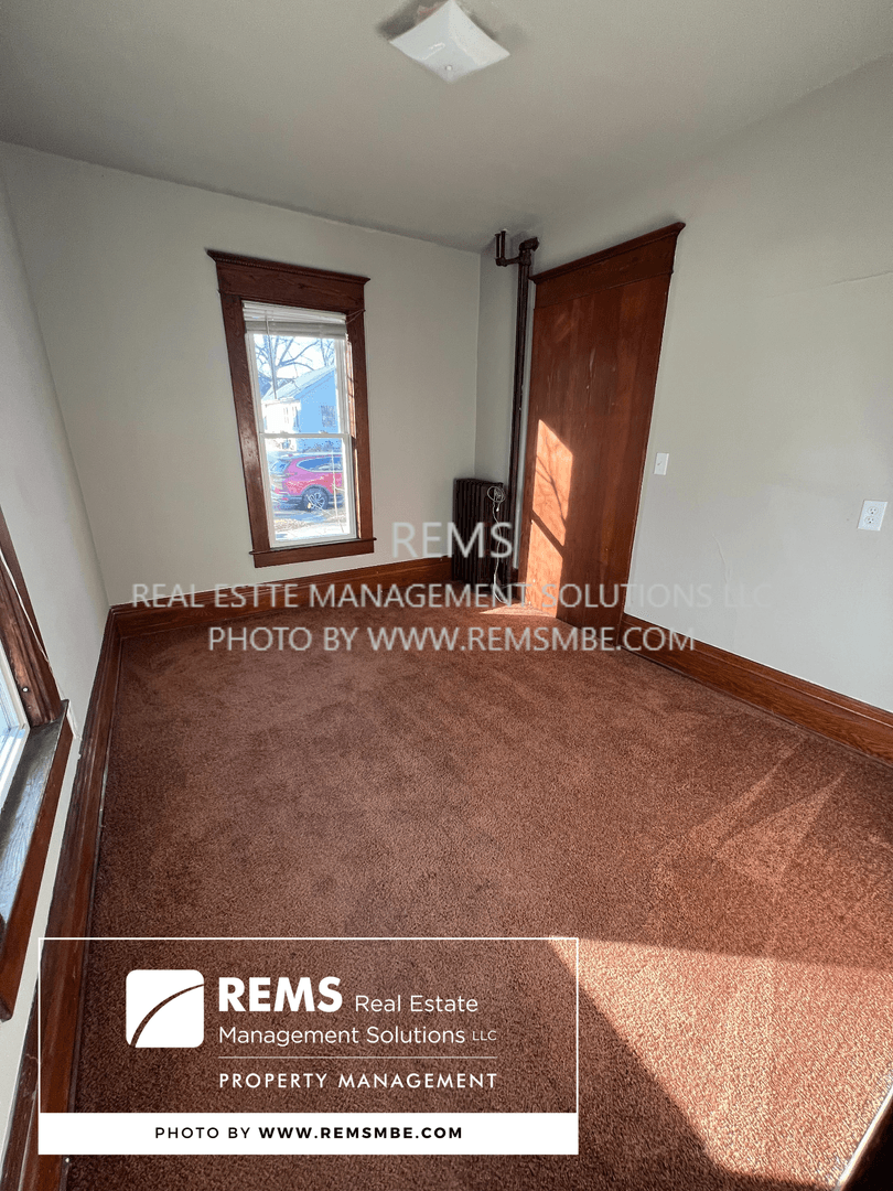 Reedsburg Apartment: 420 N Pine Street