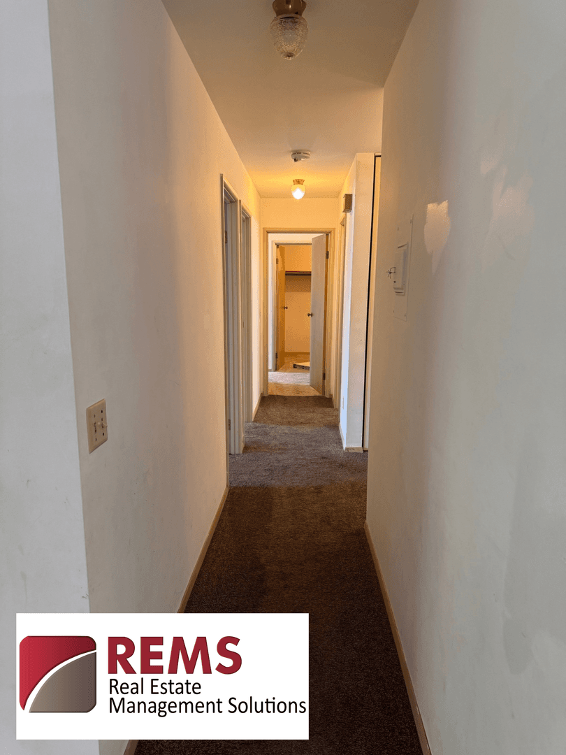 Portage Apartment: 517 East Cook Street