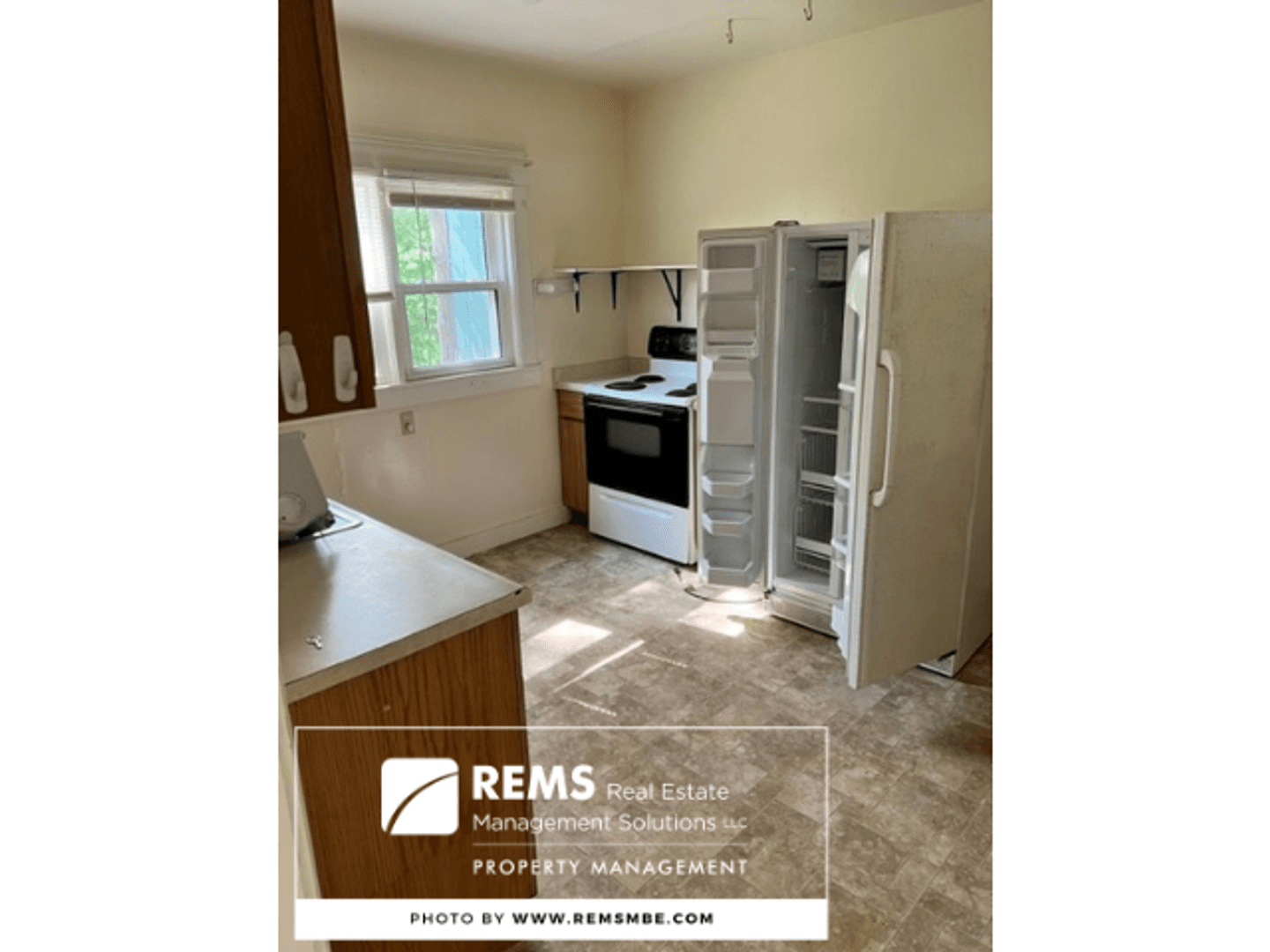 Reedsburg Apartment: 627 North Park Street