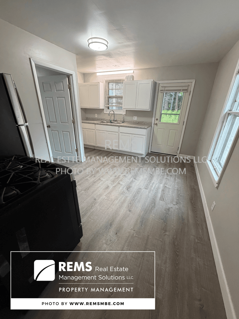 Madison Apartment: 947 Williamson Street