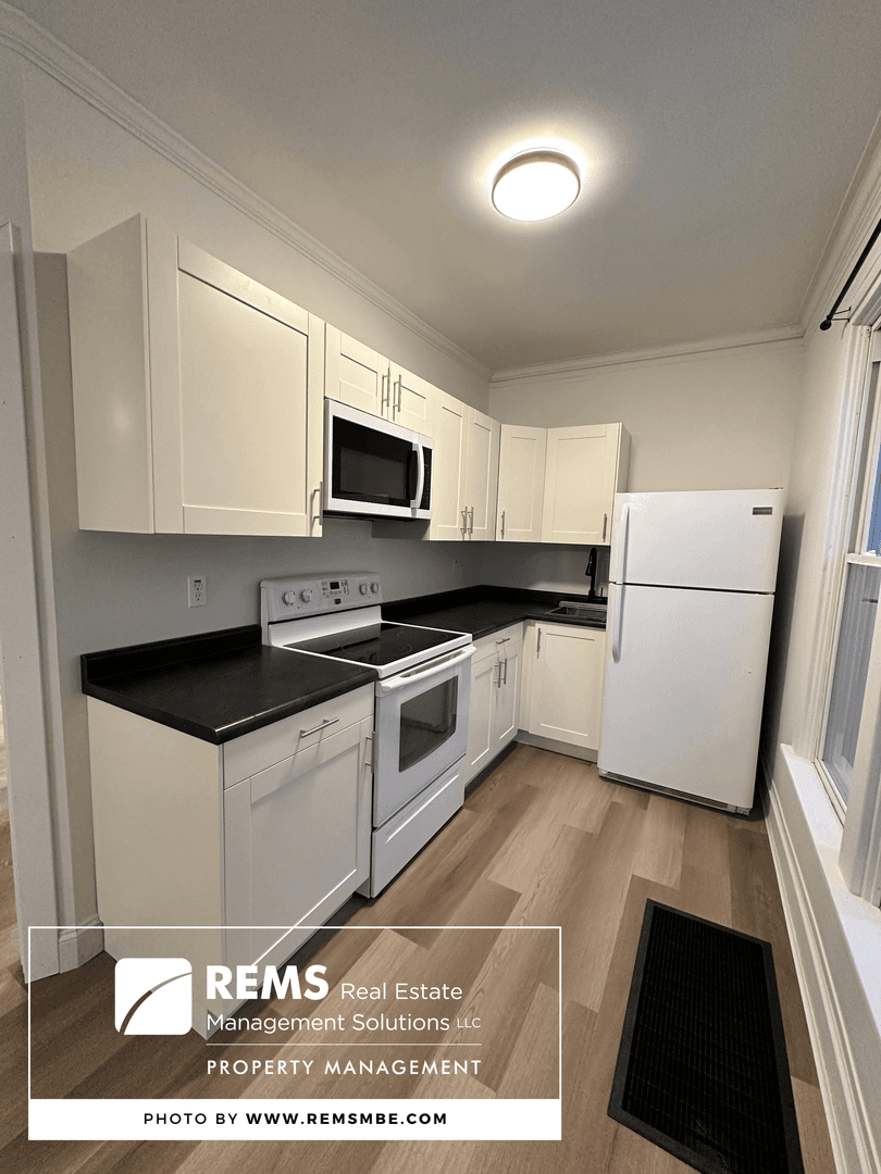 Reedsburg Apartment: 246 North Walnut Street