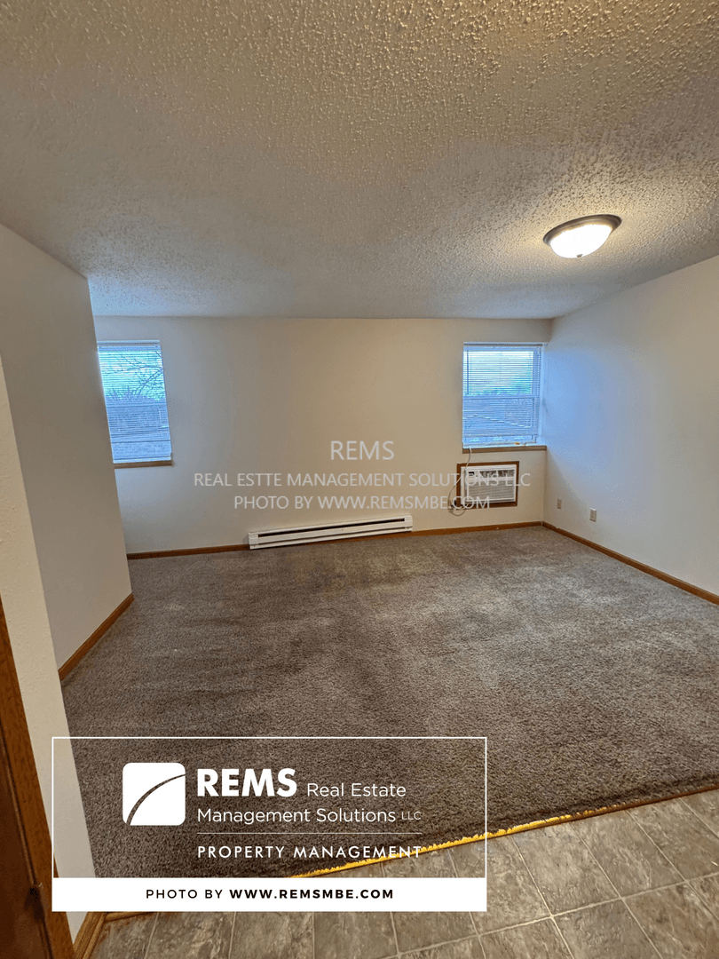 Mauston Apartment: 122 Maine Street