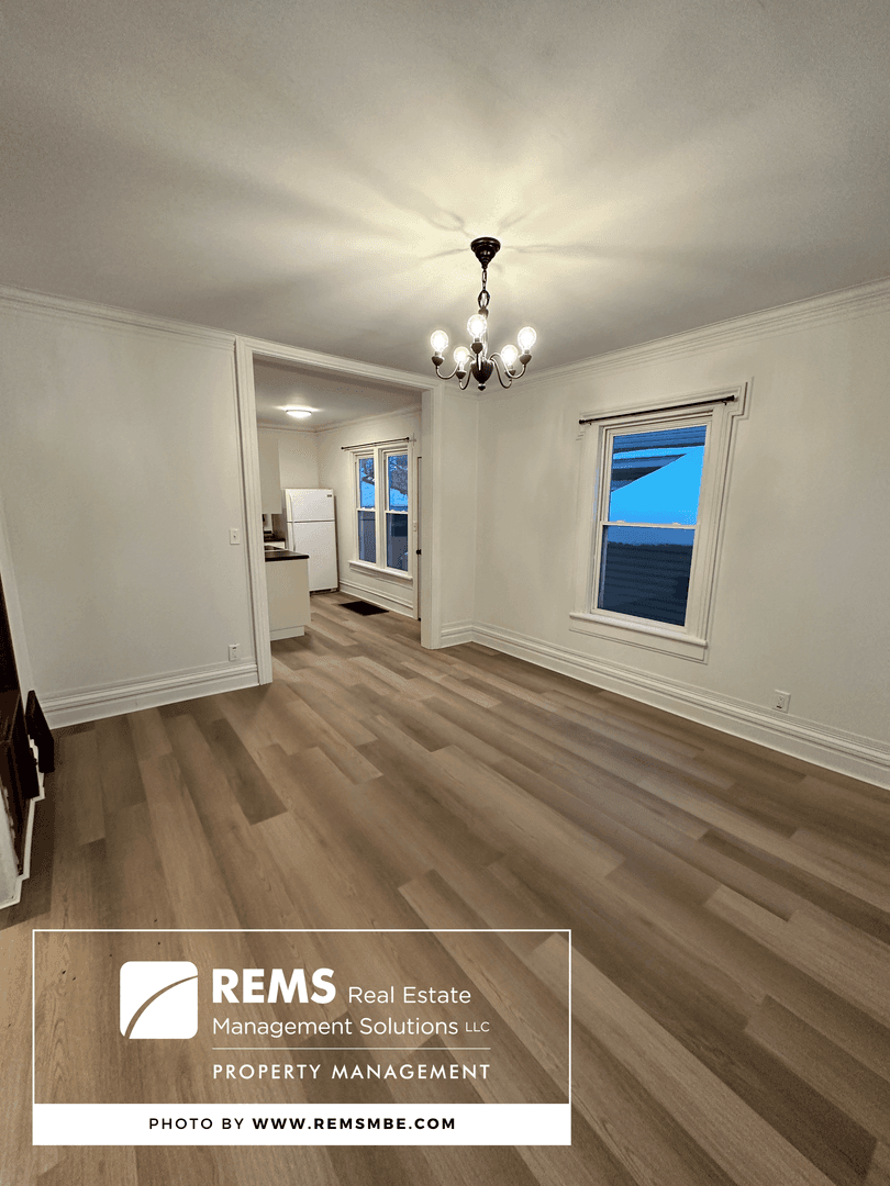 Reedsburg Apartment: 246 North Walnut Street