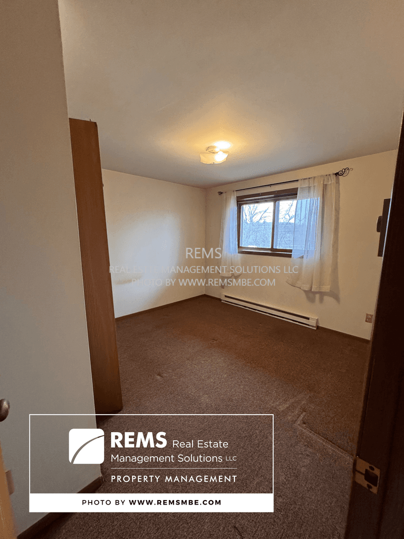 Wisconsin Dells Apartment: 1045 Oak Street