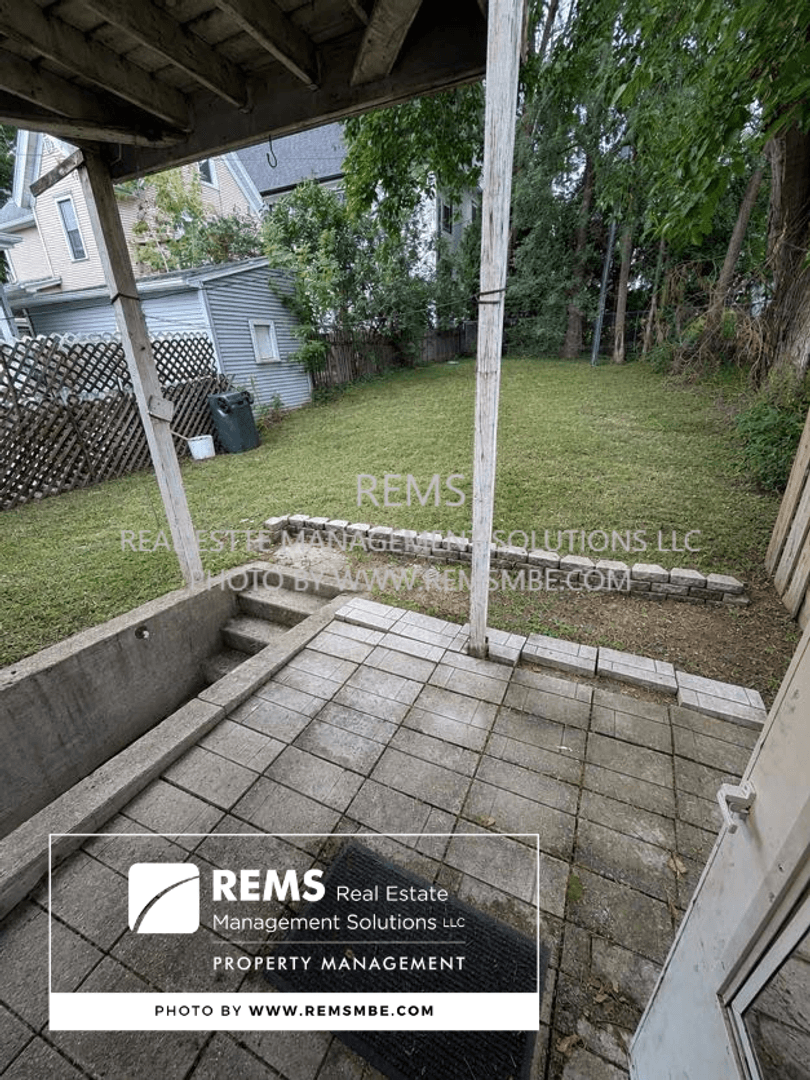 Madison Apartment: 947 Williamson Street