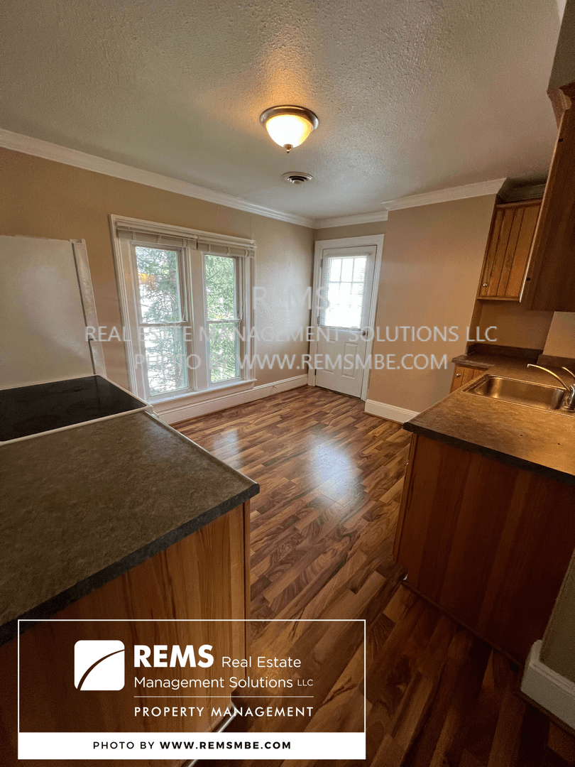 Fox Lake Apartment: 222 Mill St.