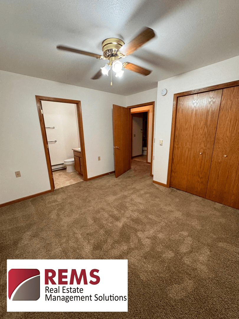 Reedsburg Apartment: 1125 17th Court
