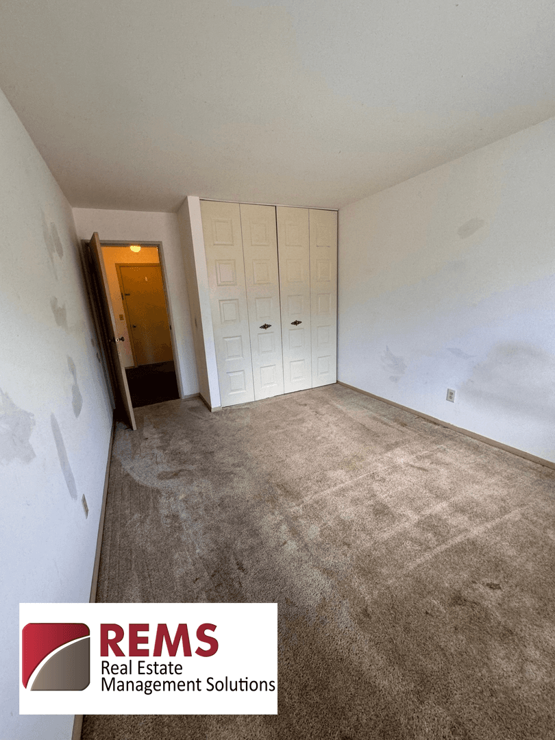 Portage Apartment: 517 East Cook Street