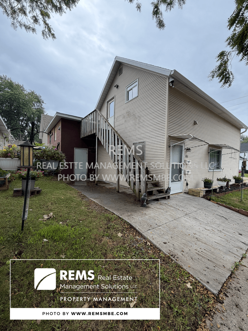 Baraboo Apartment: 812 Barker Street
