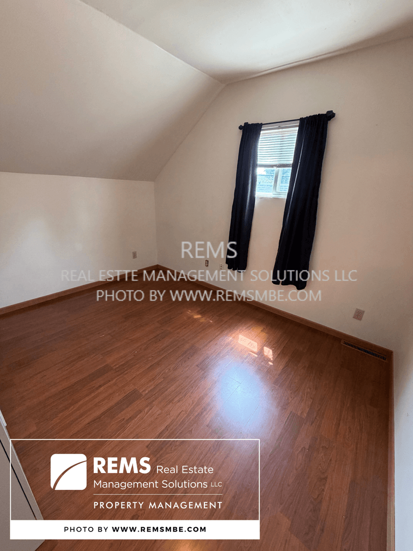 Baraboo Apartment: 812 Barker Street