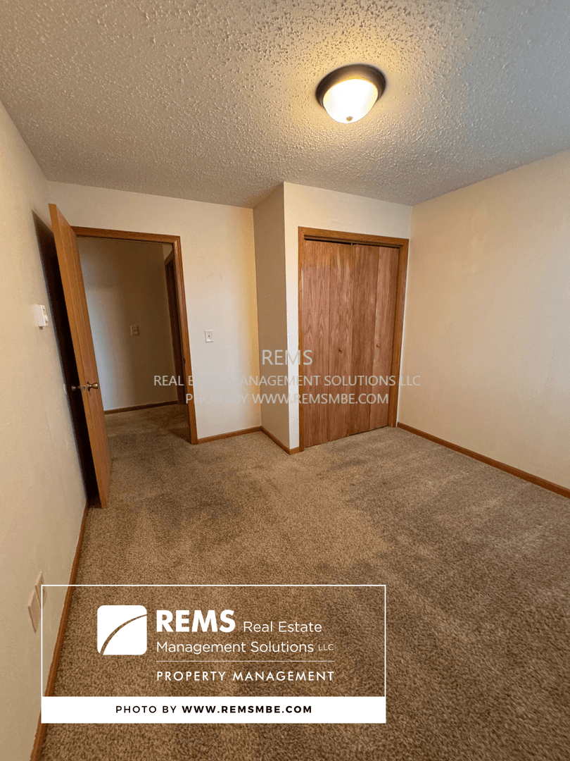 Mauston Apartment: 122 Maine Street