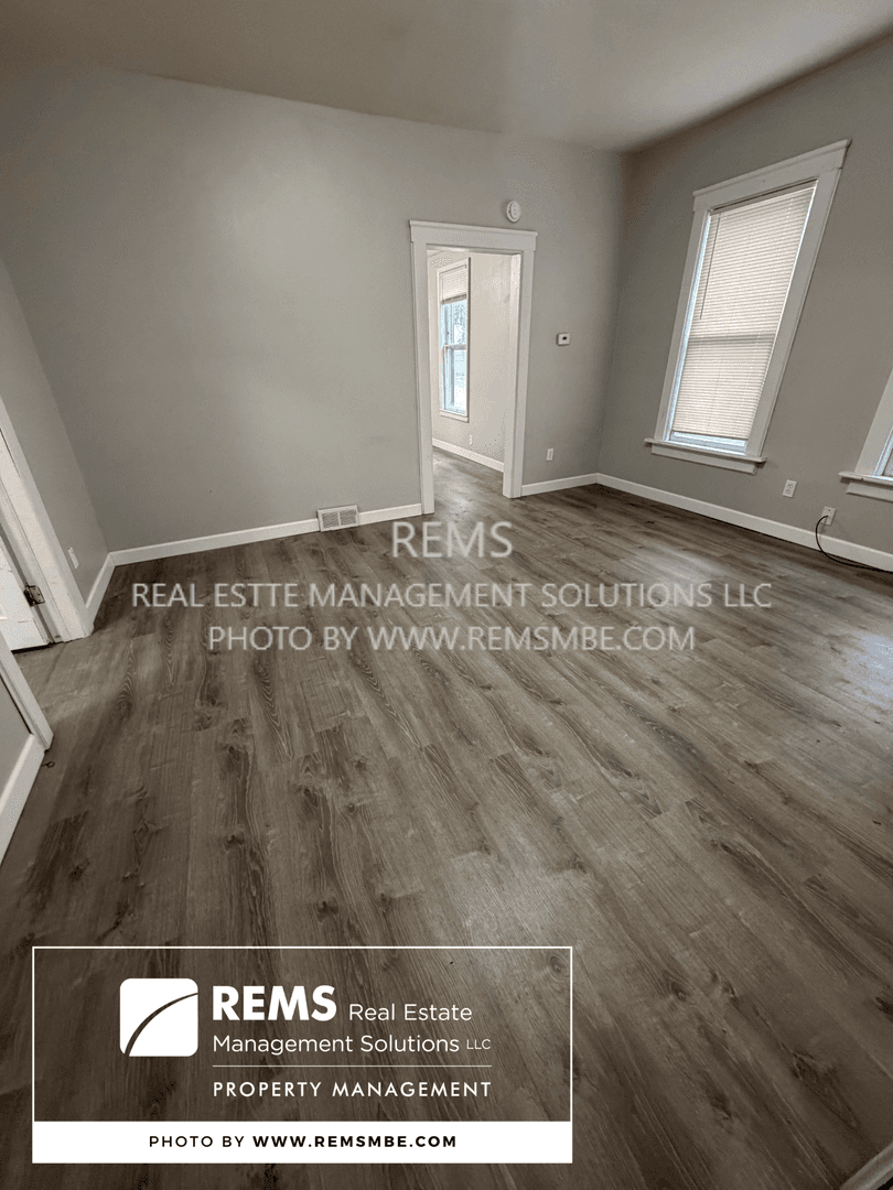 Madison Apartment: 947 Williamson Street