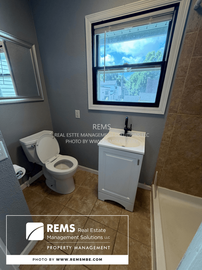 Madison Apartment: 813 Williamson Street